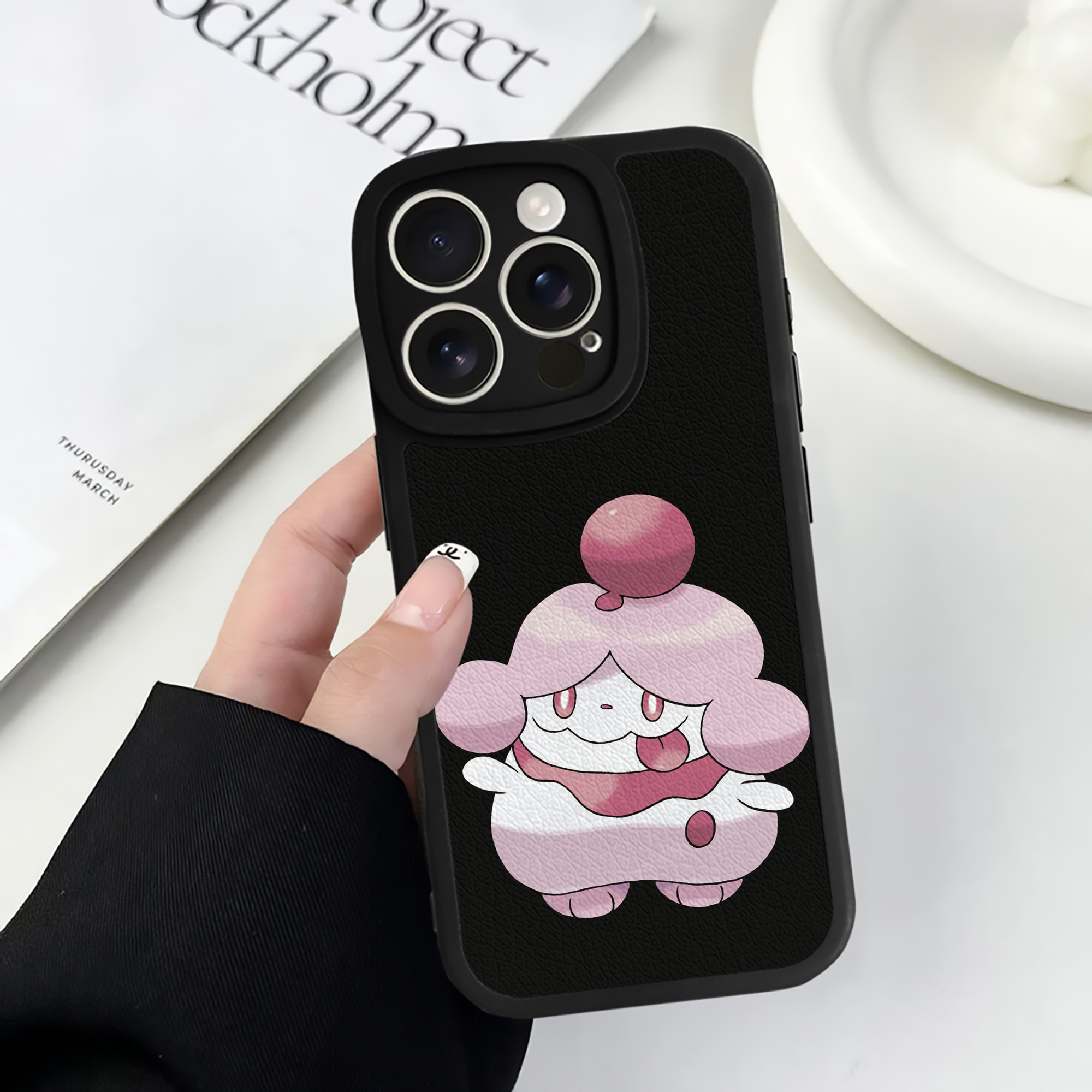（画像用） ポケットモンスター Pokémon 【iPhone 16シリーズ対応】シリコンスマホケース（レザー調） 材質：シリコン